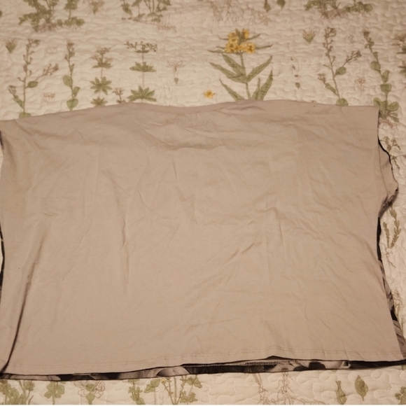 🙊 3/$30 Altru Black and White Floral Crop Top - Picture 3 of 4